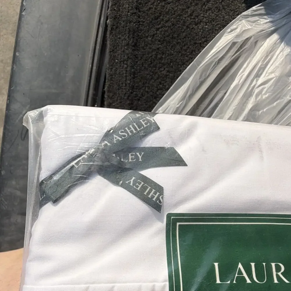 Laura Ashley Bridal Lace 200 Cale No-Iron Twin Flat Sheet White 66x96